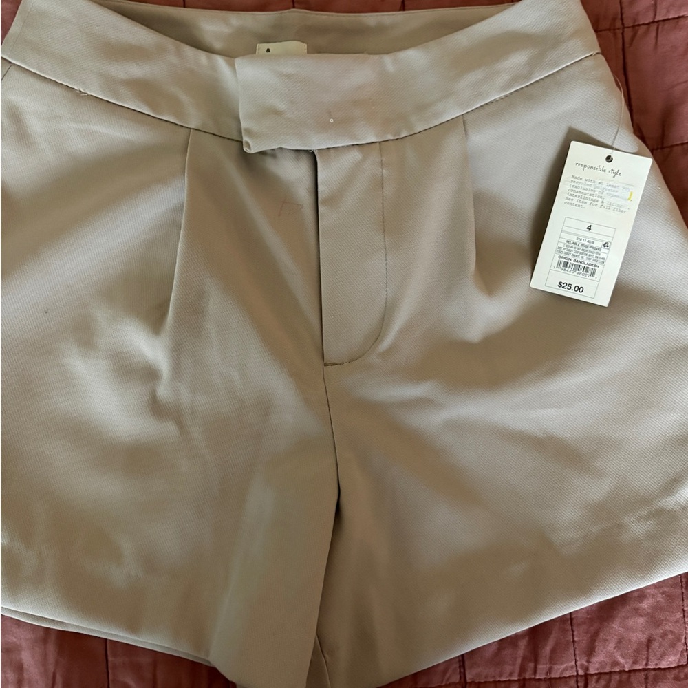a new day Tailored High-Waist Shorts in Light Taupe